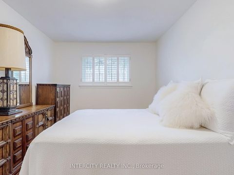 Photo 34 at 26 Donnalyn Drive, Newtonbrook West, Toronto