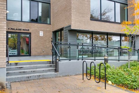 Photo 2 at 318 - 1 Falaise Road, West Hill, Toronto