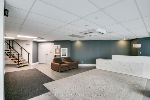 Photo 4 at 318 - 1 Falaise Road, West Hill, Toronto