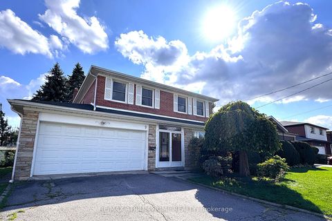 Photo 1 at 9 Crossen Drive, Newtonbrook West, Toronto