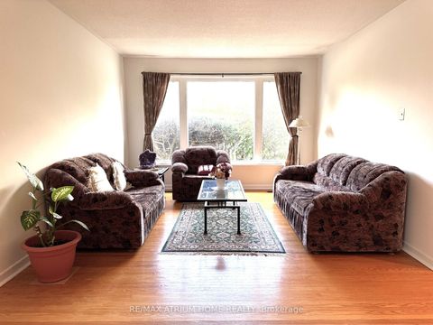 Photo 3 at 9 Crossen Drive, Newtonbrook West, Toronto