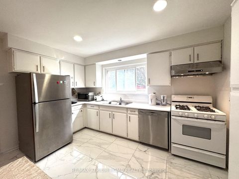 Photo 9 at 9 Crossen Drive, Newtonbrook West, Toronto