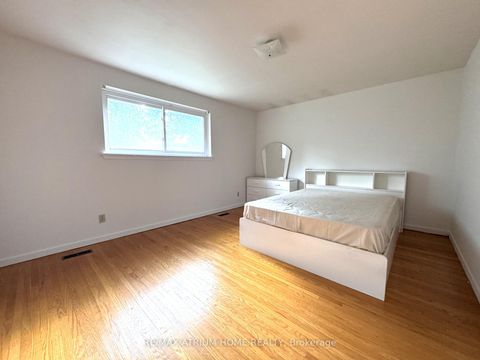 Photo 12 at 9 Crossen Drive, Newtonbrook West, Toronto