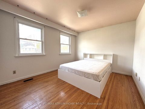 Photo 14 at 9 Crossen Drive, Newtonbrook West, Toronto