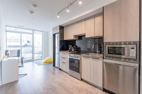 Photo 2 at 1602 - 18 Maitland Terrace, Yonge Corridor, Toronto