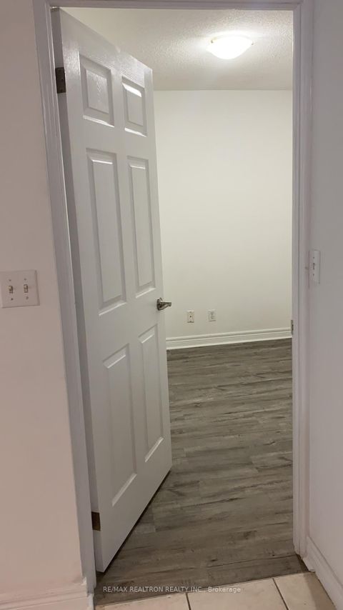 Photo 1 at 806 - 23 Hollywood Avenue, Willowdale East, Toronto