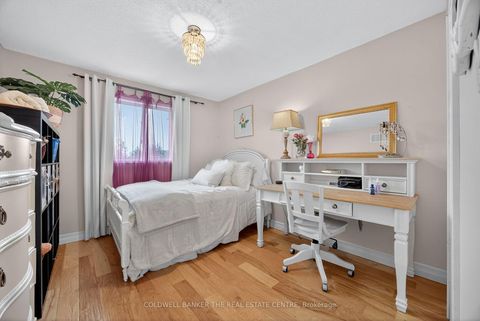 Photo 15 at 136 Violet Street, Holly, Barrie