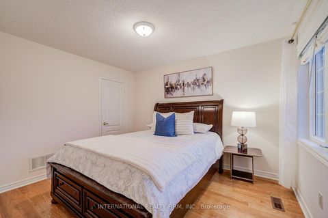 Photo 18 at 77 Saint James Avenue, Vellore Village, Vaughan