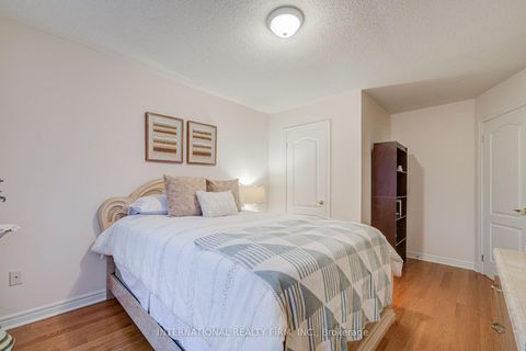 Photo 19 at 77 Saint James Avenue, Vellore Village, Vaughan