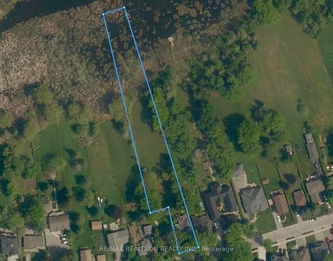 Photo 1 at 26 Douglas Road, Oak Ridges Lake Wilcox, Richmond Hill