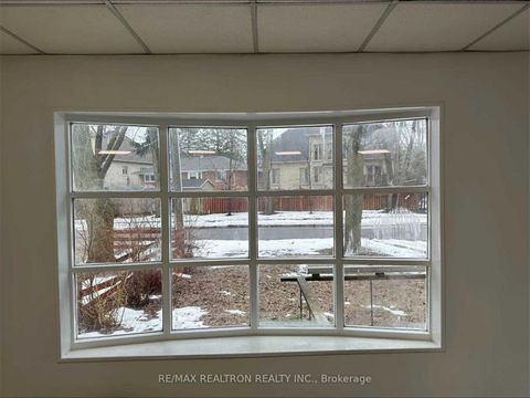 Photo 4 at 26 Douglas Road, Oak Ridges Lake Wilcox, Richmond Hill