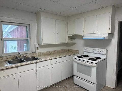 Photo 5 at 26 Douglas Road, Oak Ridges Lake Wilcox, Richmond Hill