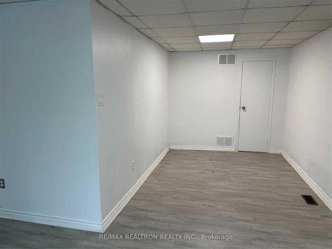 Photo 6 at 26 Douglas Road, Oak Ridges Lake Wilcox, Richmond Hill