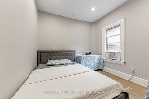 Photo 5 at 97 Lippincott Street, University, Toronto