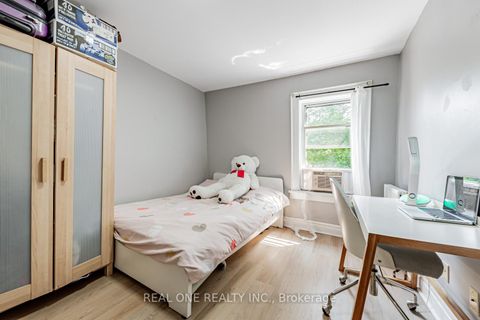 Photo 10 at 97 Lippincott Street, University, Toronto