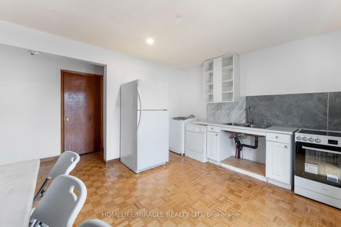 Photo 33 at 4 Greendowns Drive, Scarborough Village, Toronto