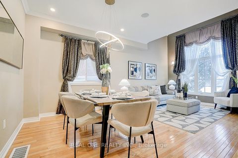 Photo 3 at 94 Barnwood Drive, Oak Ridges Lake Wilcox, Richmond Hill