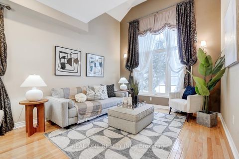 Photo 5 at 94 Barnwood Drive, Oak Ridges Lake Wilcox, Richmond Hill