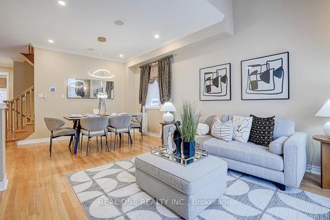 Photo 9 at 94 Barnwood Drive, Oak Ridges Lake Wilcox, Richmond Hill