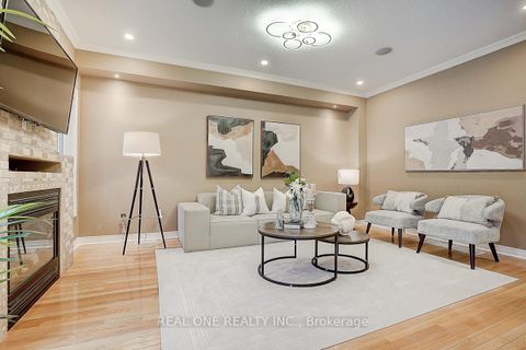 Photo 11 at 94 Barnwood Drive, Oak Ridges Lake Wilcox, Richmond Hill