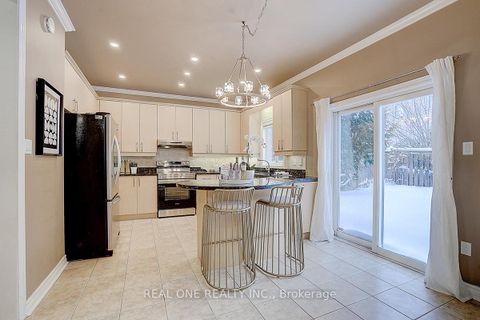 Photo 14 at 94 Barnwood Drive, Oak Ridges Lake Wilcox, Richmond Hill