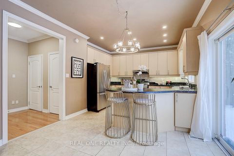 Photo 15 at 94 Barnwood Drive, Oak Ridges Lake Wilcox, Richmond Hill