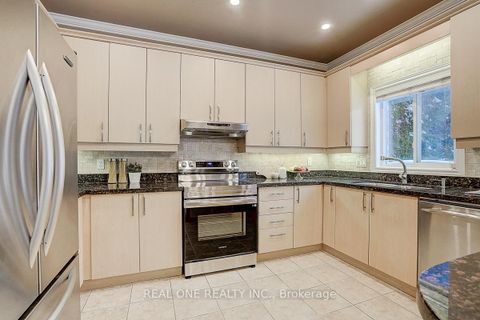 Photo 16 at 94 Barnwood Drive, Oak Ridges Lake Wilcox, Richmond Hill