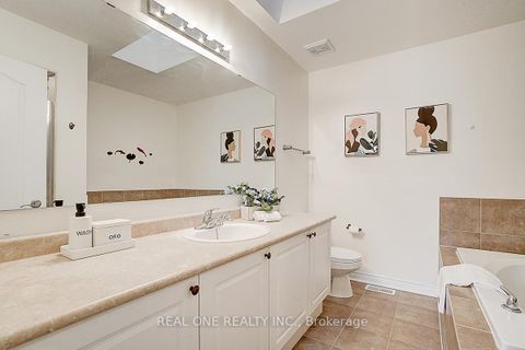 Photo 22 at 94 Barnwood Drive, Oak Ridges Lake Wilcox, Richmond Hill