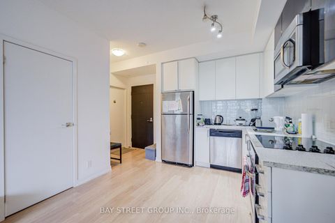 Photo 4 at 918 - 98 Lillian Street, Mount Pleasant West, Toronto
