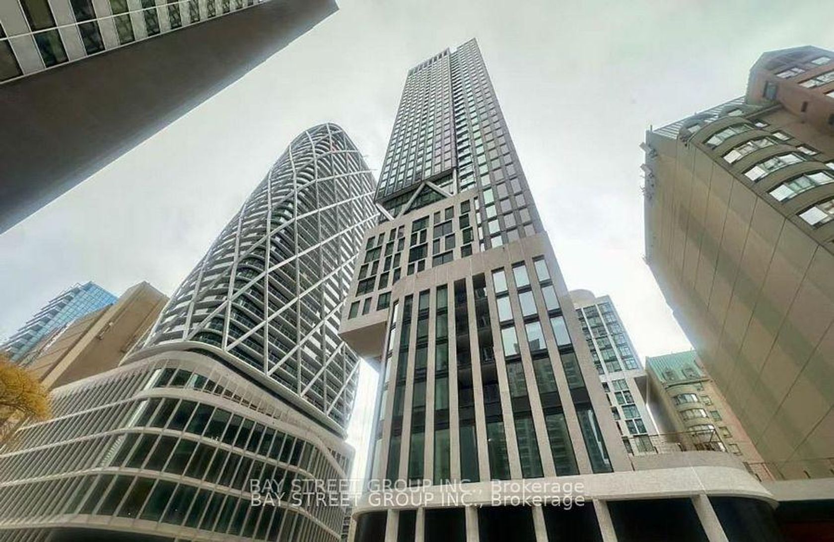 2320 - 230 Simcoe Street, Chinatown, Toronto photo number 2