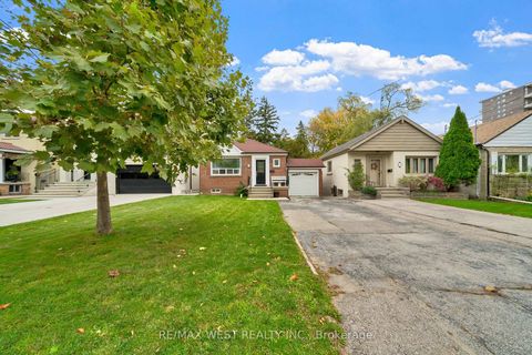 Photo 1 at 67 South Kingsway, Swansea, Toronto