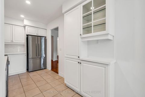 Photo 8 at 206 - 10 Old Mill Trail, Kingsway South, Toronto