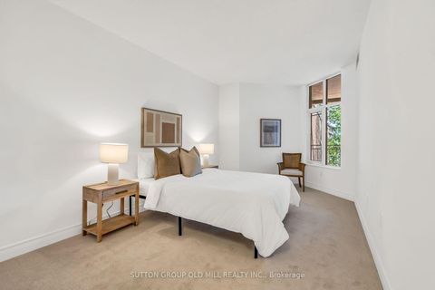 Photo 13 at 206 - 10 Old Mill Trail, Kingsway South, Toronto