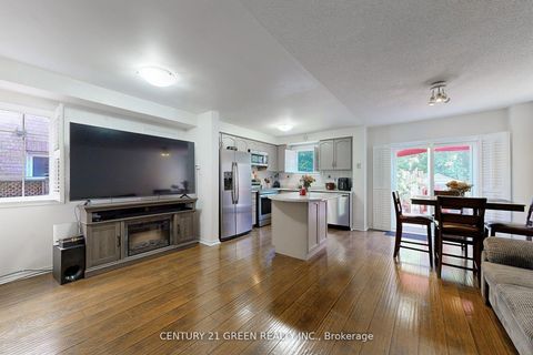 Photo 4 at 57 Kelso Crescent, Maple, Vaughan