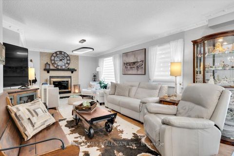 Photo 10 at 153 Browning Trail, Letitia Heights, Barrie