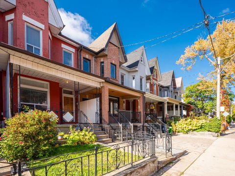 Photo 2 at 94 Montrose Avenue, Bellwoods, Toronto