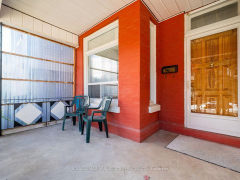 Photo 4 at 94 Montrose Avenue, Bellwoods, Toronto