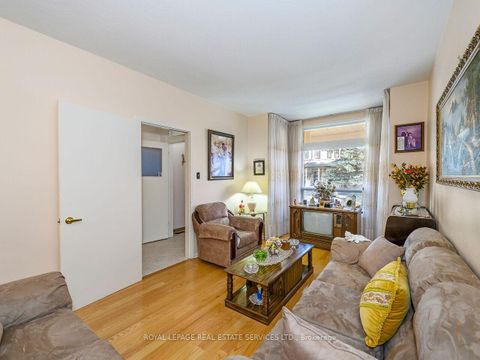 Photo 6 at 94 Montrose Avenue, Bellwoods, Toronto