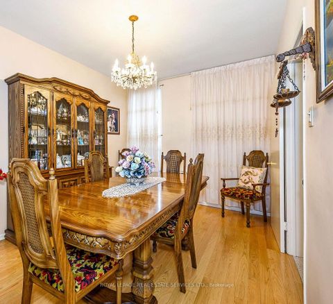 Photo 8 at 94 Montrose Avenue, Bellwoods, Toronto