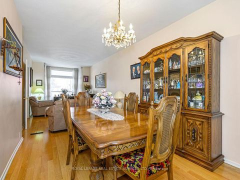 Photo 9 at 94 Montrose Avenue, Bellwoods, Toronto