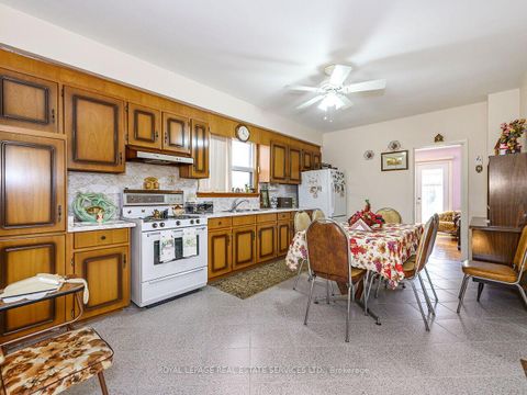 Photo 10 at 94 Montrose Avenue, Bellwoods, Toronto