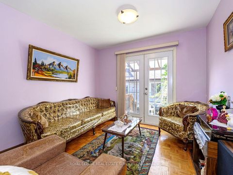 Photo 12 at 94 Montrose Avenue, Bellwoods, Toronto