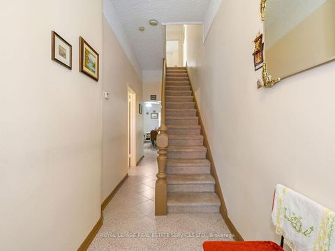 Photo 13 at 94 Montrose Avenue, Bellwoods, Toronto