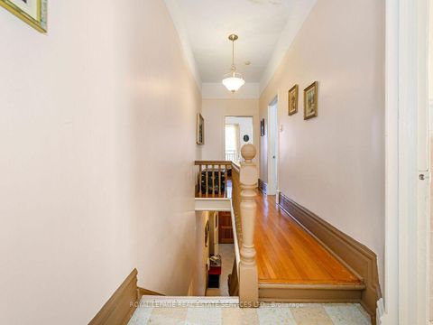 Photo 14 at 94 Montrose Avenue, Bellwoods, Toronto