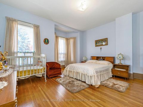 Photo 15 at 94 Montrose Avenue, Bellwoods, Toronto