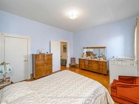 Photo 17 at 94 Montrose Avenue, Bellwoods, Toronto