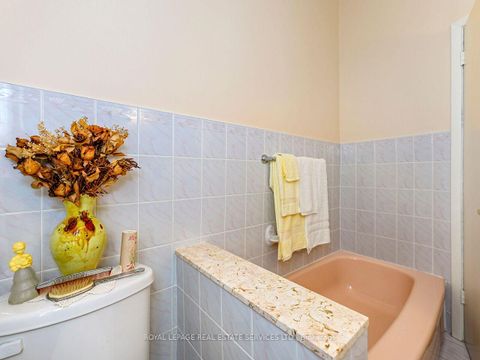 Photo 19 at 94 Montrose Avenue, Bellwoods, Toronto