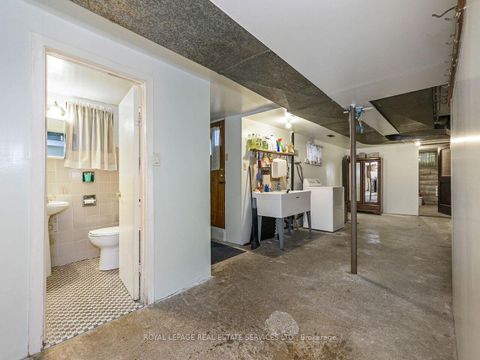 Photo 24 at 94 Montrose Avenue, Bellwoods, Toronto