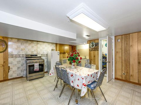 Photo 26 at 94 Montrose Avenue, Bellwoods, Toronto