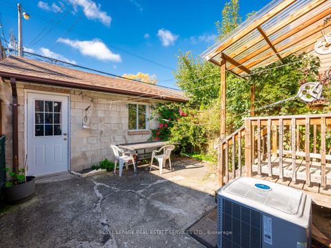 Photo 31 at 94 Montrose Avenue, Bellwoods, Toronto